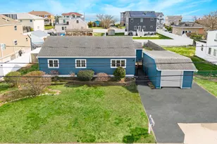 33 E Seacrest Ave, Lindenhurst, NY 11757 - Photo 27