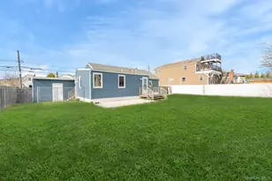 33 E Seacrest Ave, Lindenhurst, NY 11757 - Photo 7