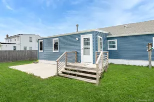 33 E Seacrest Ave, Lindenhurst, NY 11757 - Photo 9