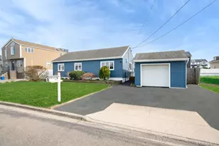 33 E Seacrest Ave, Lindenhurst, NY 11757 - Photo 3