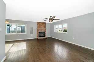 33 E Seacrest Ave, Lindenhurst, NY 11757 - Photo 17