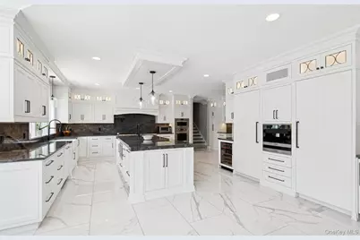 10 Colonial Drive, Smithtown, NY 11787 - Photo 7
