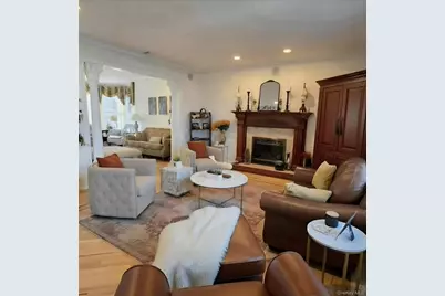 185 W Islip Road, West Islip, NY 11795 - Photo 23
