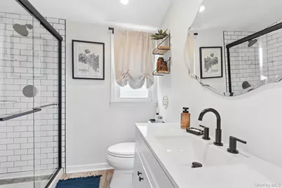 2452 Woodland Avenue, Wantagh, NY 11793 - Photo 17