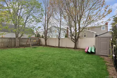 2452 Woodland Avenue, Wantagh, NY 11793 - Photo 23