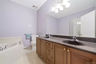 32 Eagle Circle, Bohemia, NY 11716 - Photo 9