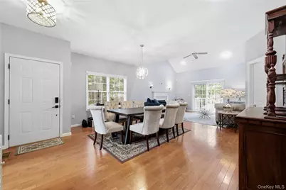 32 Eagle Circle, Bohemia, NY 11716 - Photo 3