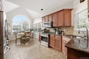 32 Eagle Cir, Bohemia, NY 11716 - Photo 19