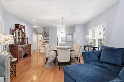 32 Eagle Circle, Bohemia, NY 11716 - Photo 5