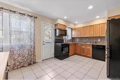 10 Maple Road, Huntington Station, NY 11746 - Photo 9