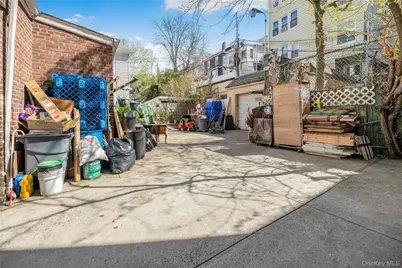 152 Livingston Avenue, Yonkers, NY 10705 - Photo 33