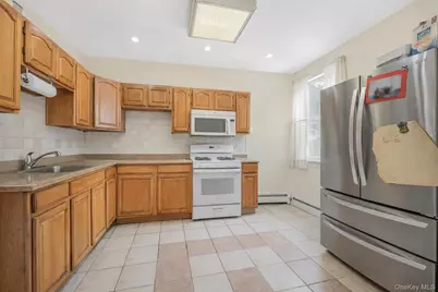 152 Livingston Avenue, Yonkers, NY 10705 - Photo 15