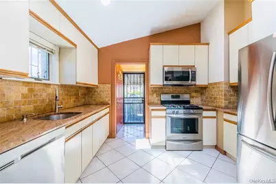 17-02 Clintonville Street, Whitestone, NY 11357 - Photo 5