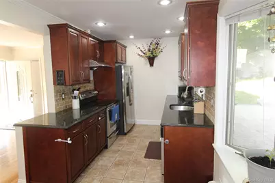 650 Warren Avenue, Thornwood, NY 10594 - Photo 9
