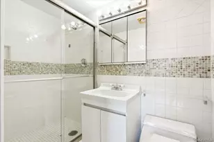 70-20 108th St, Forest Hills, NY 11375 - Photo 17