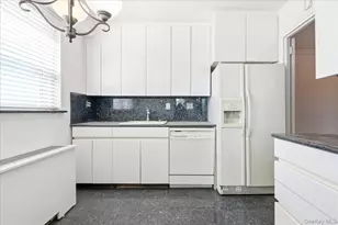 70-20 108th St, Forest Hills, NY 11375 - Photo 19
