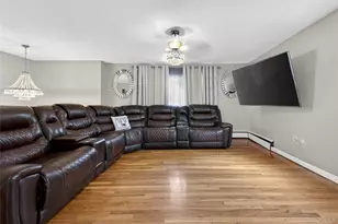 463 Louis Ave, Floral Park, NY 11001 - Photo 5