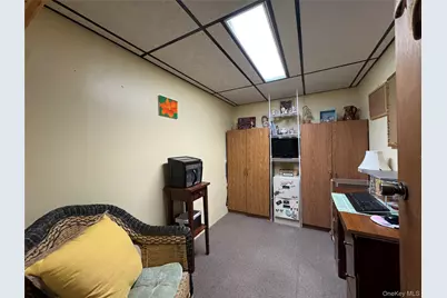 60 Syracuse Avenue, Medford, NY 11763 - Photo 25
