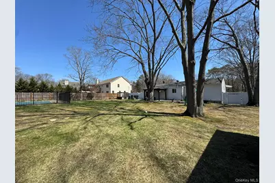 60 Syracuse Avenue, Medford, NY 11763 - Photo 13