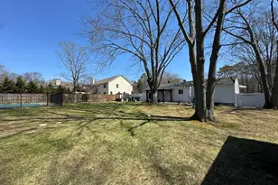 60 Syracuse Ave, Medford, NY 11763 - Photo 13