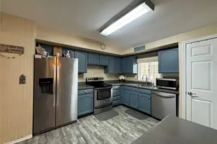 60 Syracuse Ave, Medford, NY 11763 - Photo 3