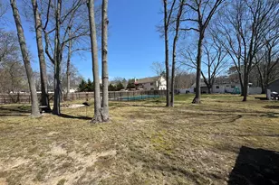 60 Syracuse Ave, Medford, NY 11763 - Photo 9