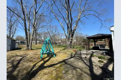 60 Syracuse Avenue, Medford, NY 11763 - Photo 29