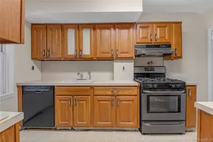 82-37 251st St, Bellerose, NY 11426 - Photo 11