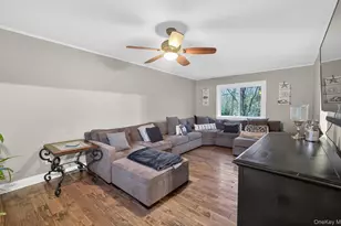 19 Shelton Ct, Commack, NY 11725 - Photo 13
