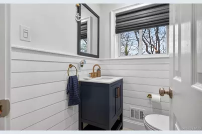 19 Shelton Court, Commack, NY 11725 - Photo 15