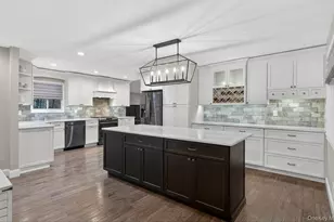 19 Shelton Ct, Commack, NY 11725 - Photo 3