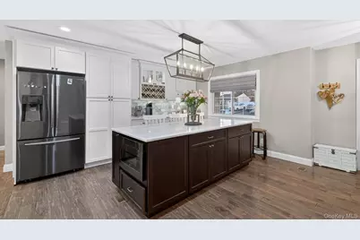 19 Shelton Court, Commack, NY 11725 - Photo 5