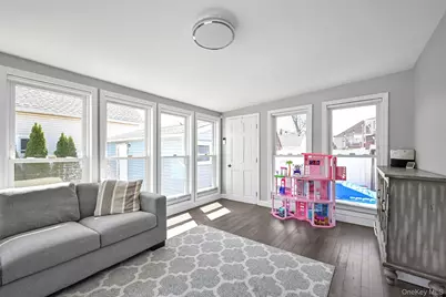 187 Memphis Avenue, Floral Park, NY 11001 - Photo 9