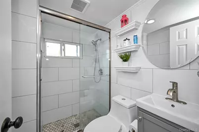 187 Memphis Avenue, Floral Park, NY 11001 - Photo 13
