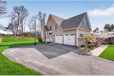 11 Country Glen, Fishkill, NY 12524 - Photo 3