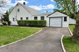 256 Curtis Ave, Carle Place, NY 11514 - Photo 3