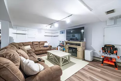 96 Southard Avenue, Rockville Centre, NY 11570 - Photo 19