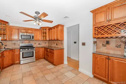 344 Atlantic Avenue, Bay Shore, NY 11706 - Photo 11