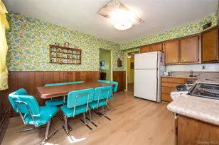 3905 Greentree Dr, Oceanside, NY 11572 - Photo 3