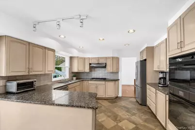 983 Palmer Avenue, Mamaroneck, NY 10543 - Photo 23