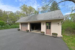 278 Cherry Ln, Suffern, NY 10901 - Photo 29