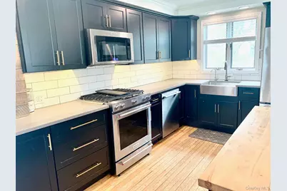 435 Middle Road, Riverhead, NY 11901 - Photo 3