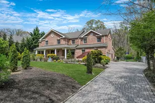 9 Arista Ct, Dix Hills, NY 11746 - Photo 3