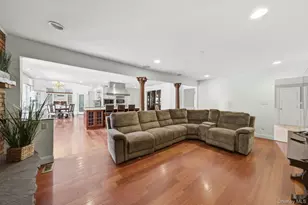 9 Arista Ct, Dix Hills, NY 11746 - Photo 17