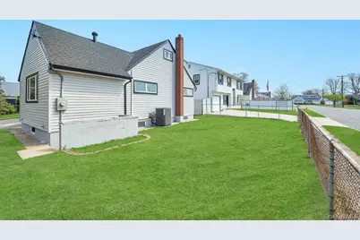 207 August Road, North Babylon, NY 11703 - Photo 3
