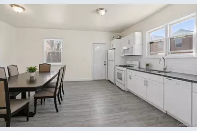 2710 Lurting Avenue, Bronx, NY 10469 - Photo 19