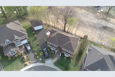 8 Wesey Court, Great Neck, NY 11024 - Photo 45