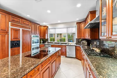 8 Wesey Court, Great Neck, NY 11024 - Photo 19
