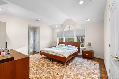 8 Wesey Court, Great Neck, NY 11024 - Photo 27