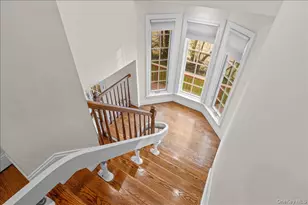8 Wesey Ct, Great Neck, NY 11024 - Photo 23